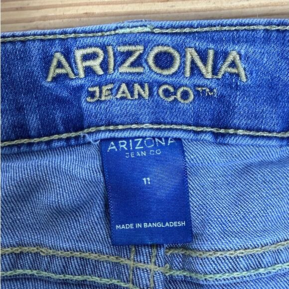 ARIZONA Jean Company Blue Jean Denim Shorts, Size 11 - Picture 4 of 7